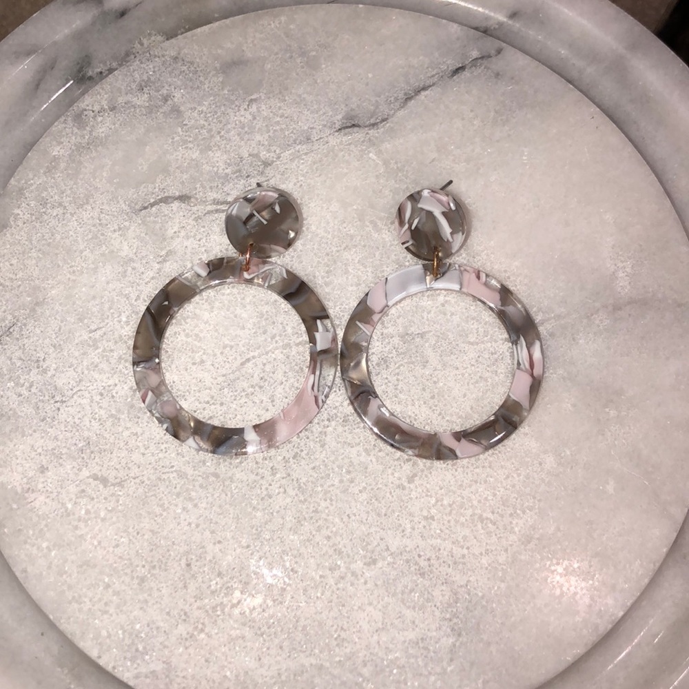 5/$25 Light Gray & Pale Pink Earrings
